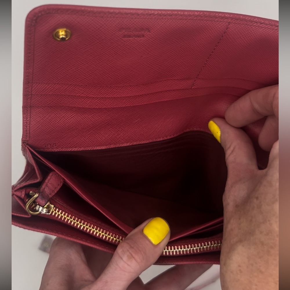 🌷 Prada Large Saffiano Leather Wallet Pink (Authentic) - Picture 15 of 17